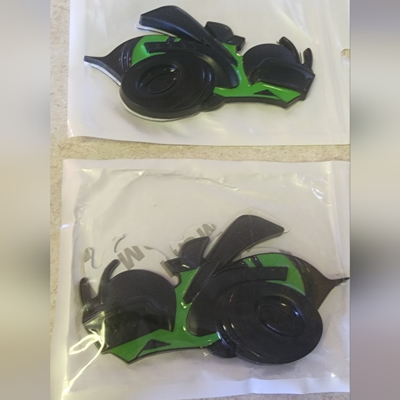 2 Scat Pack bee green bee badges - Picture 2 of 3